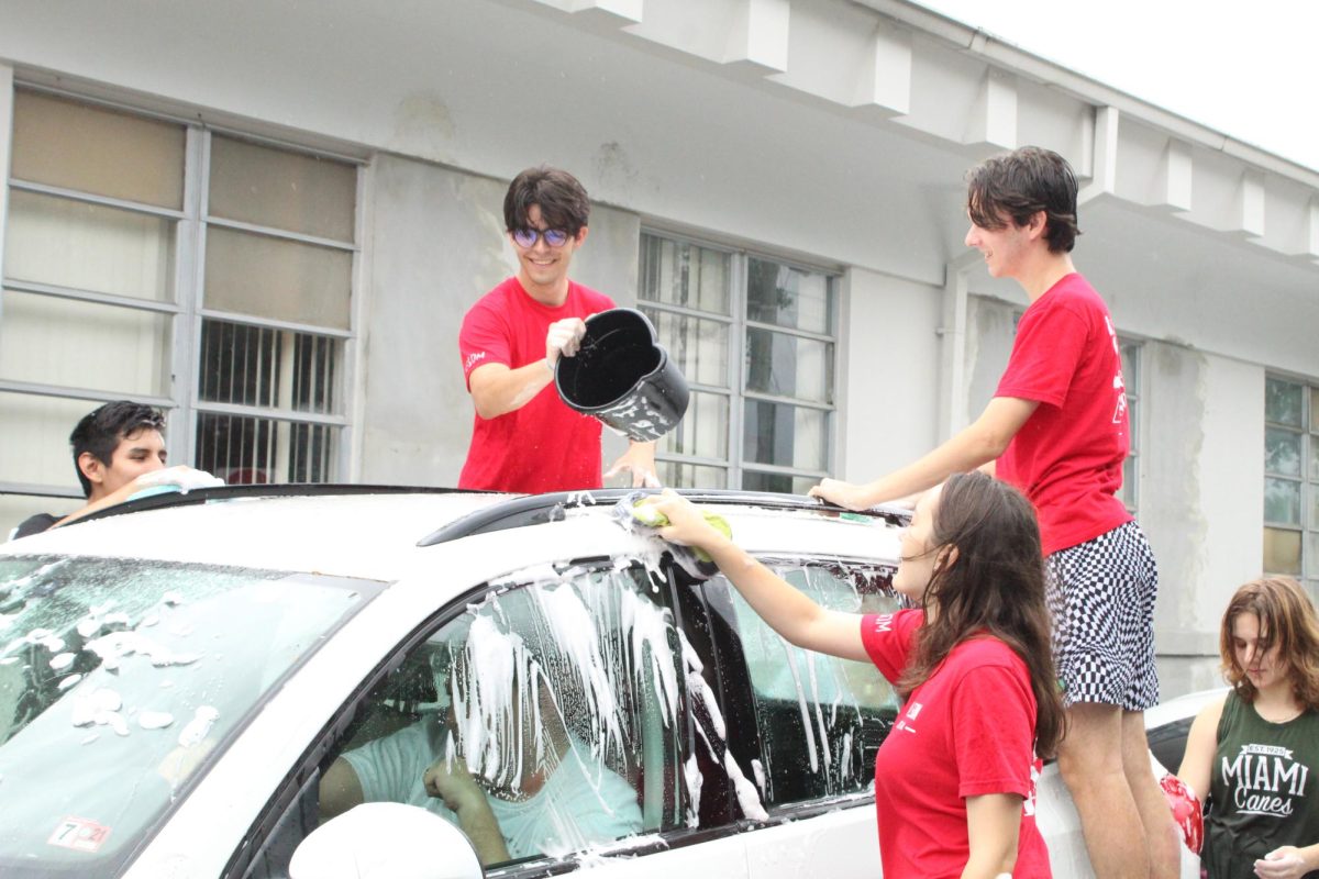 Student volunteers washed down the cars of their customers from 9:00 p.m. to 12:30 p.m.