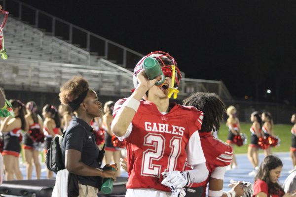 Gables Football Players and Cheerleaders Close the Season With a Win